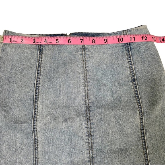 Wild Fable Light Wash Stretchy Denim Mini Skirt Size 0 - Picture 7 of 7